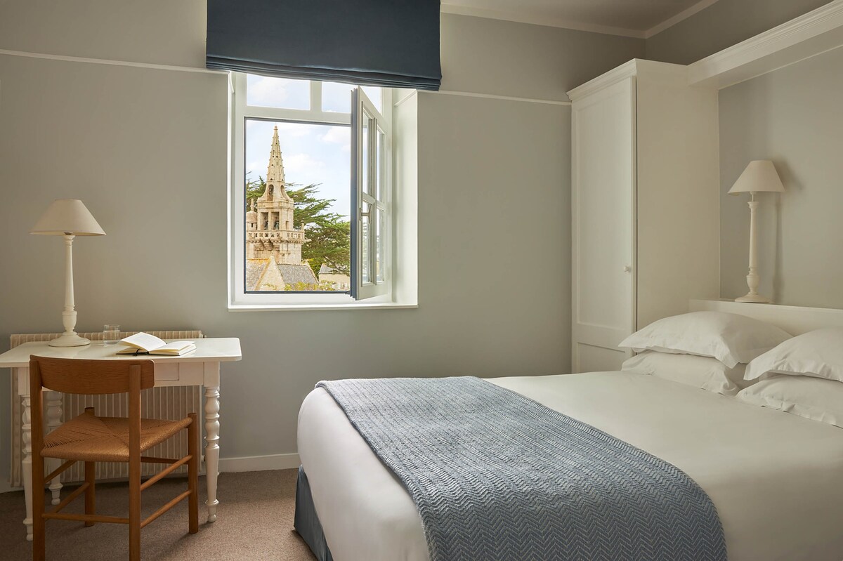 Standard Double Room - Church View