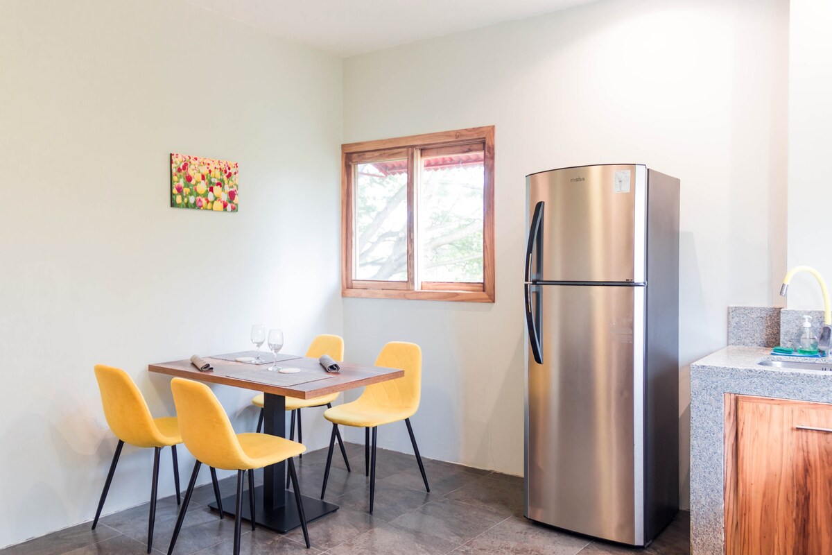 现代化的温馨公寓|设备齐全的厨房+空调
