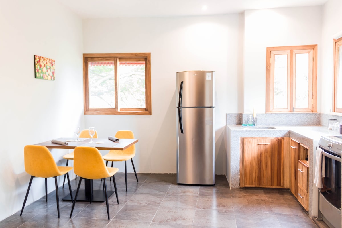 现代化的温馨公寓|设备齐全的厨房+空调