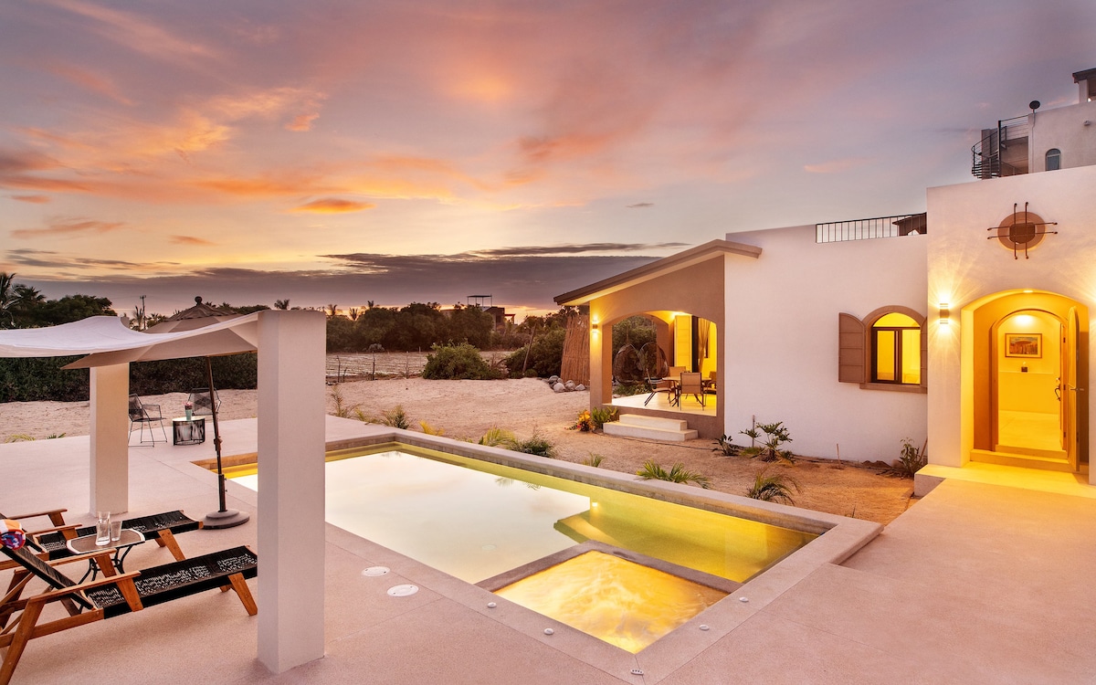 Bright, modern home with pool/hot tub near beach