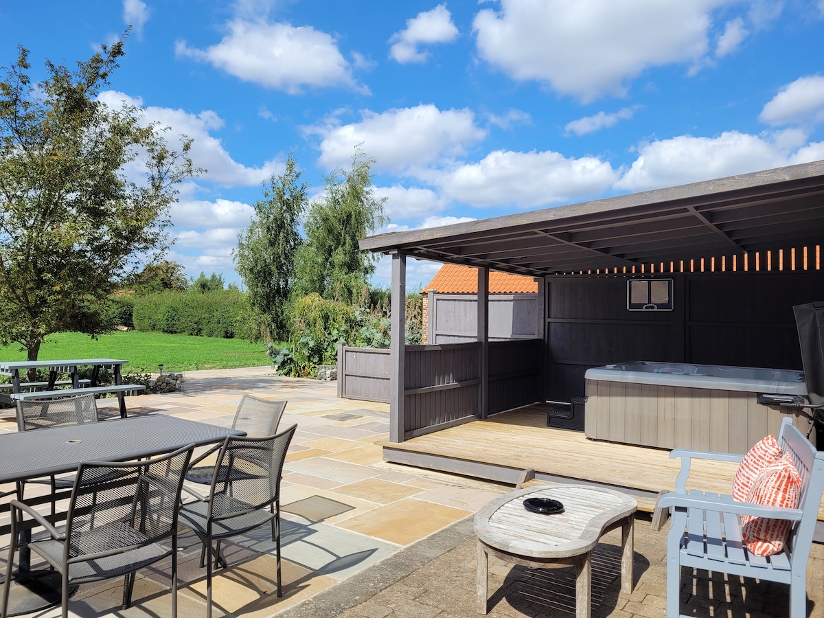 Oak Cottage, optional hot tub.