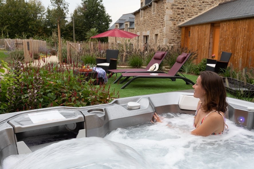 Cellier parfumé: cottage with pool, SPAs, massage