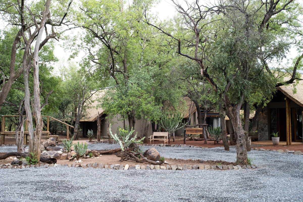 Kubu Metsi Lodge （独家使用野生动物园小屋）