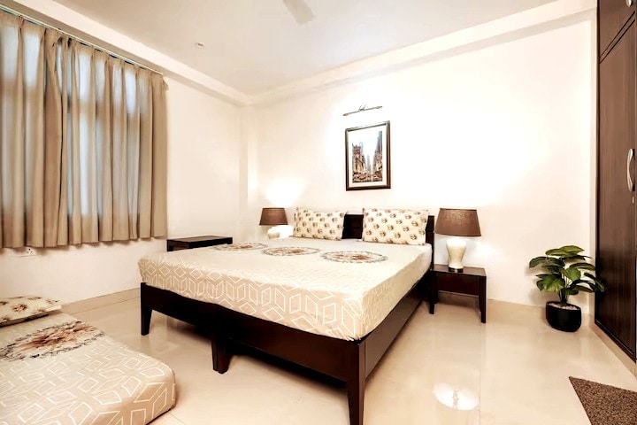 Tourist Favorite: Luxury 4BHK: Terrace and Bonfire