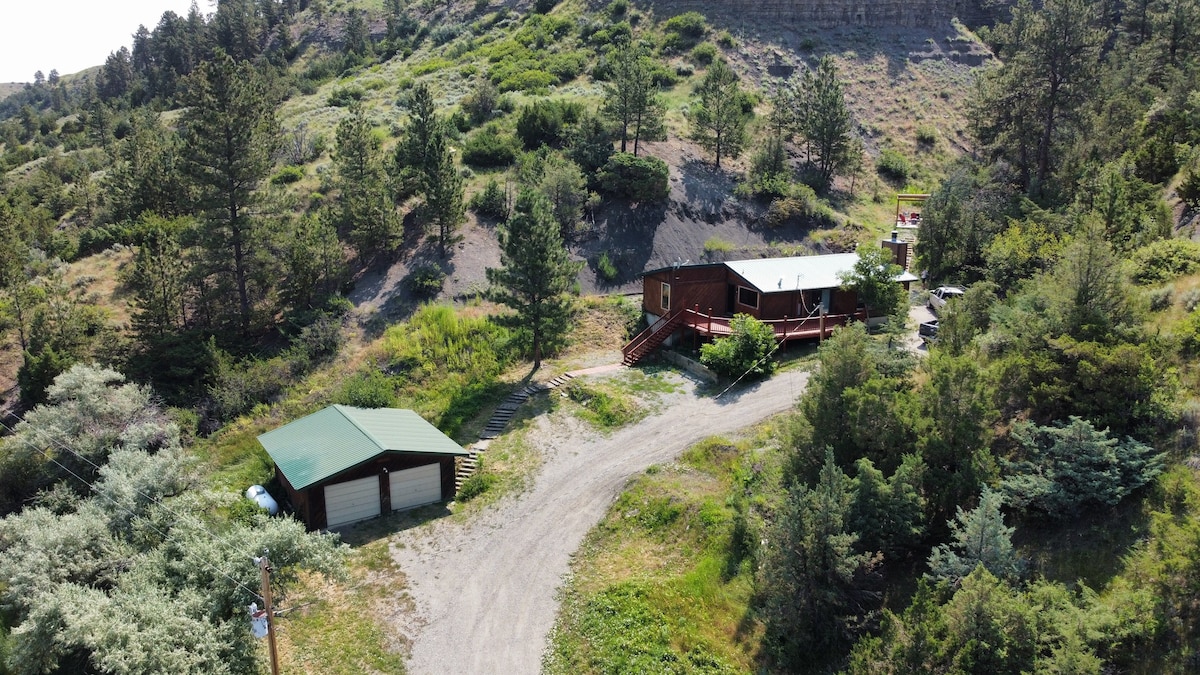 Rustic Bliss at Montana's Secluded Hideaway