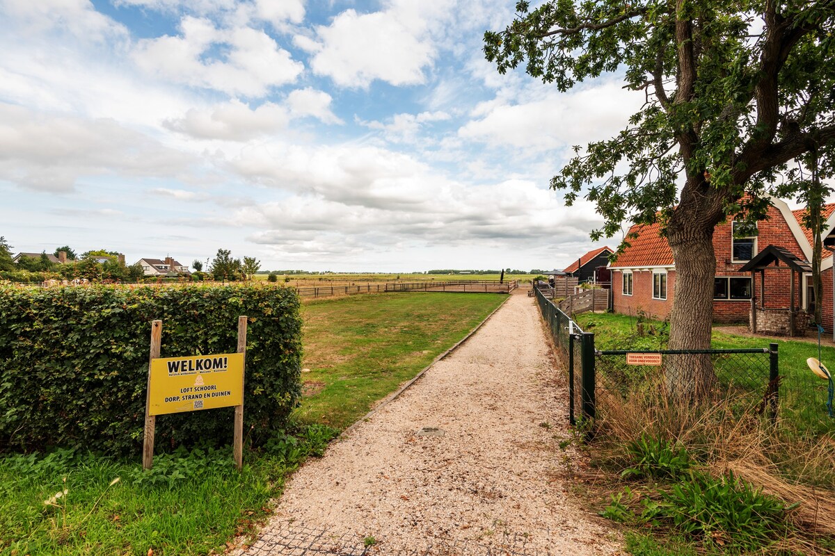 Loft Schoorl aan dorp, strand en duinen.