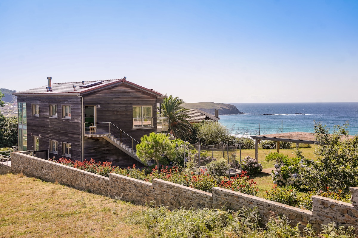 Large beach house in Pantín, Valdoviño, A Coruña