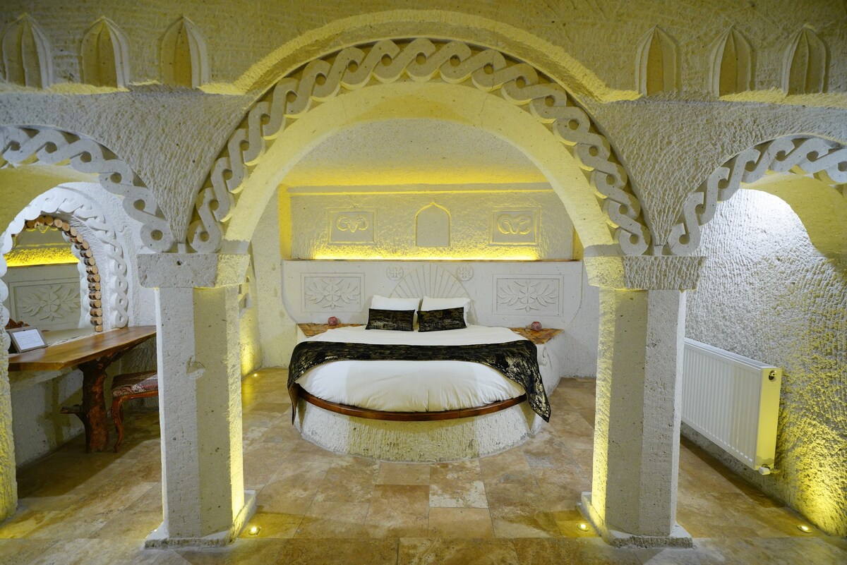 Superior King Cave Suite Room with Jacuzzi Akkaya