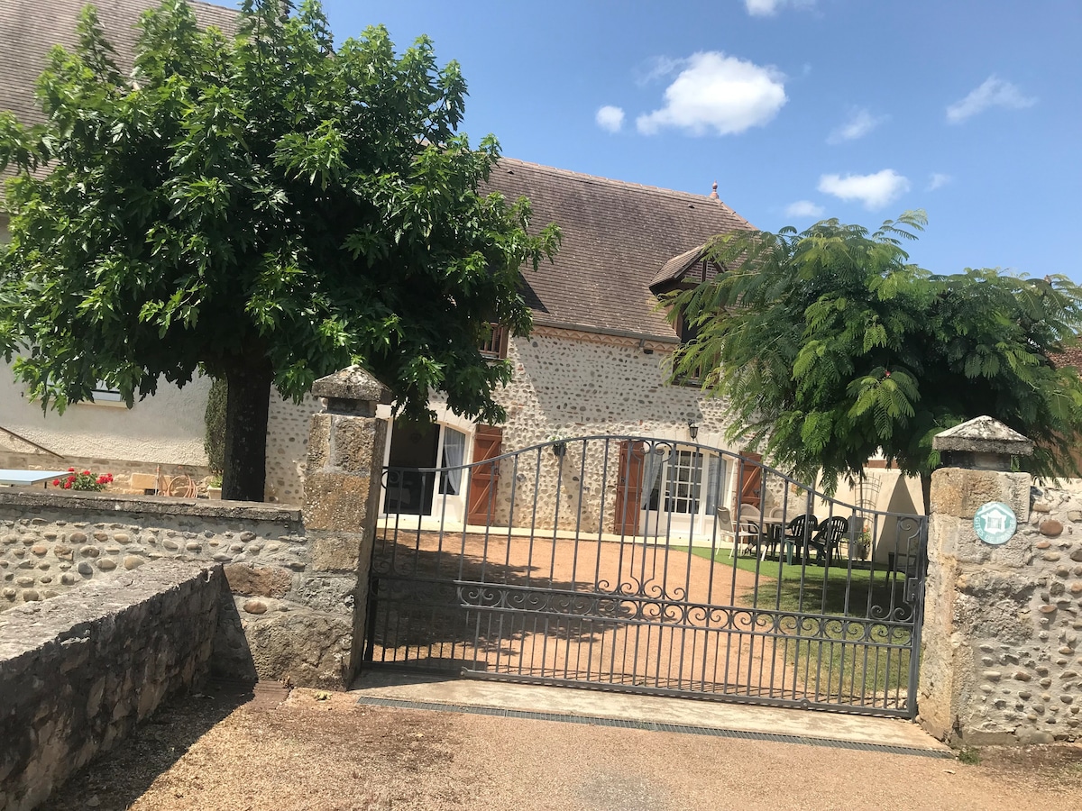 "Chez Destraux" :  gîte  à 2 pas du lac.