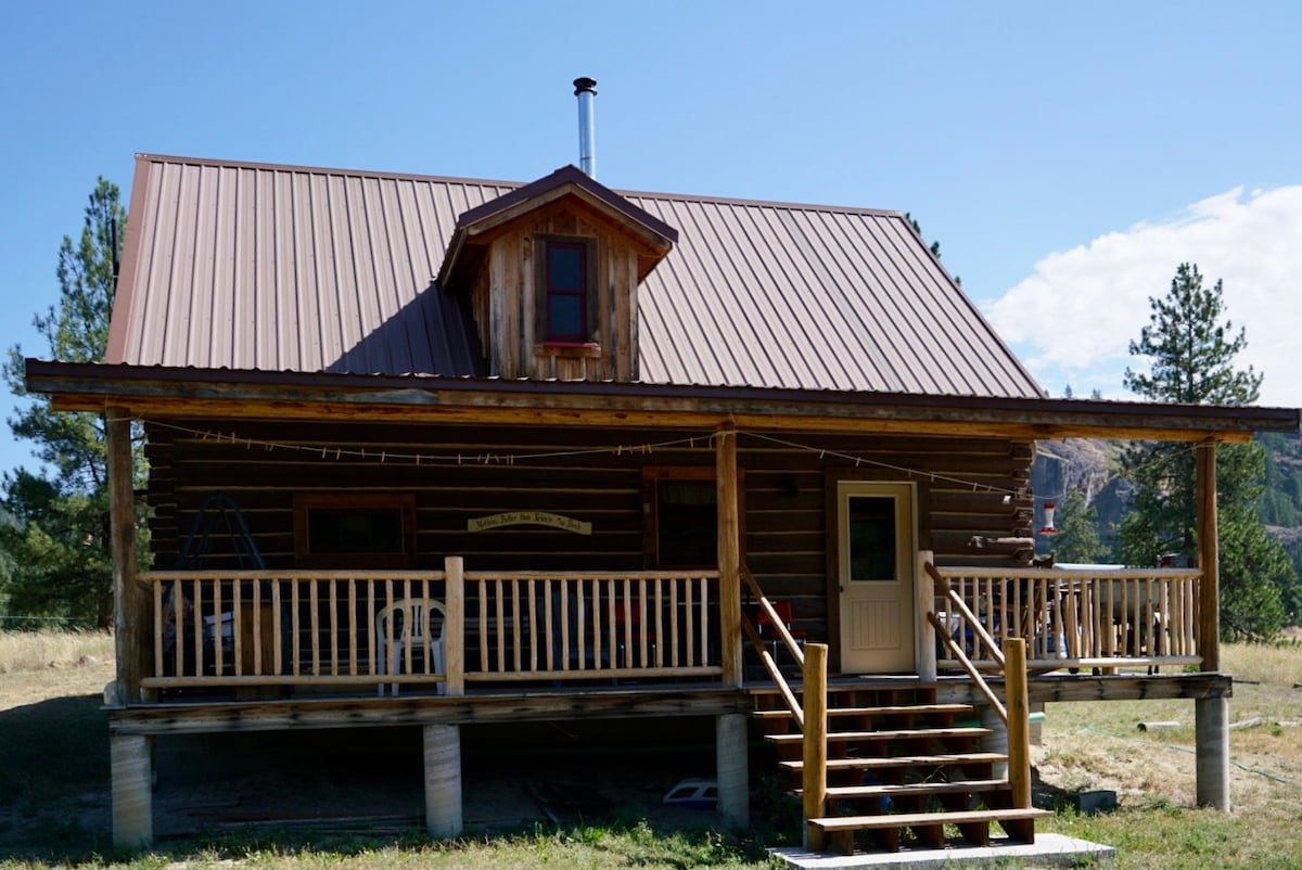 位于Okanogan Highlands的乡村舒适小屋