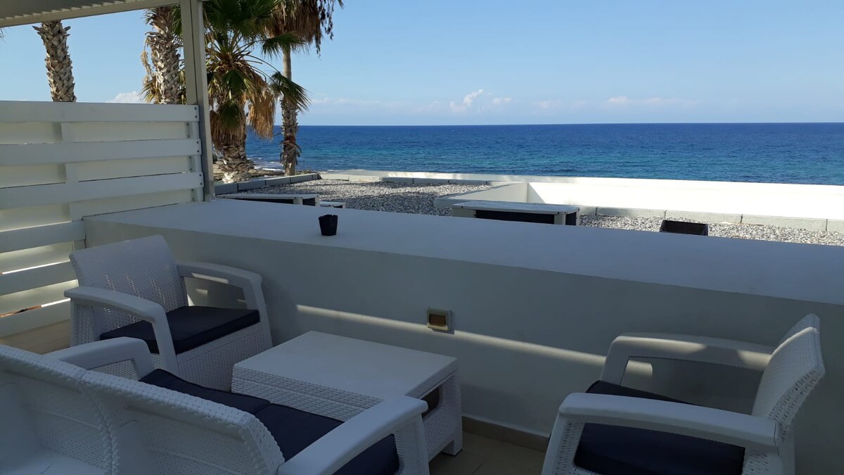 Cyprus girne de denize sıfır tatil