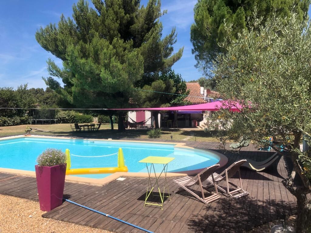 Villa avec piscine et tennis en campagne aixoise