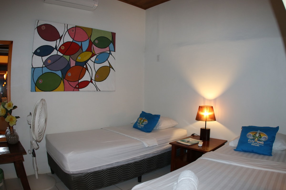 Sirena Surf Lodge Surfer's Paradise Beach Room #5