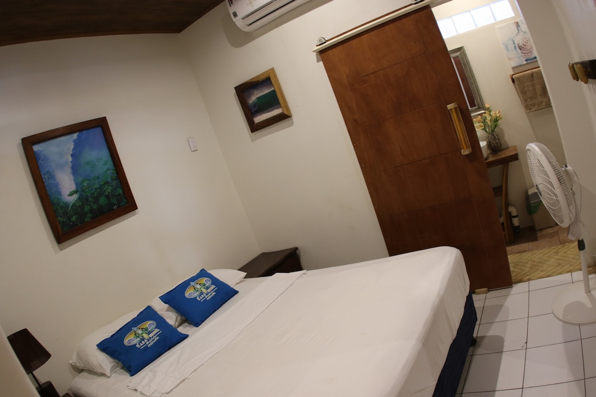 Sirena Surf Lodge Surfer's Paradise Room #6