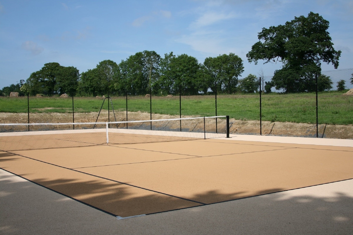 Somptueux Manoir avec piscine, tennis et lac.