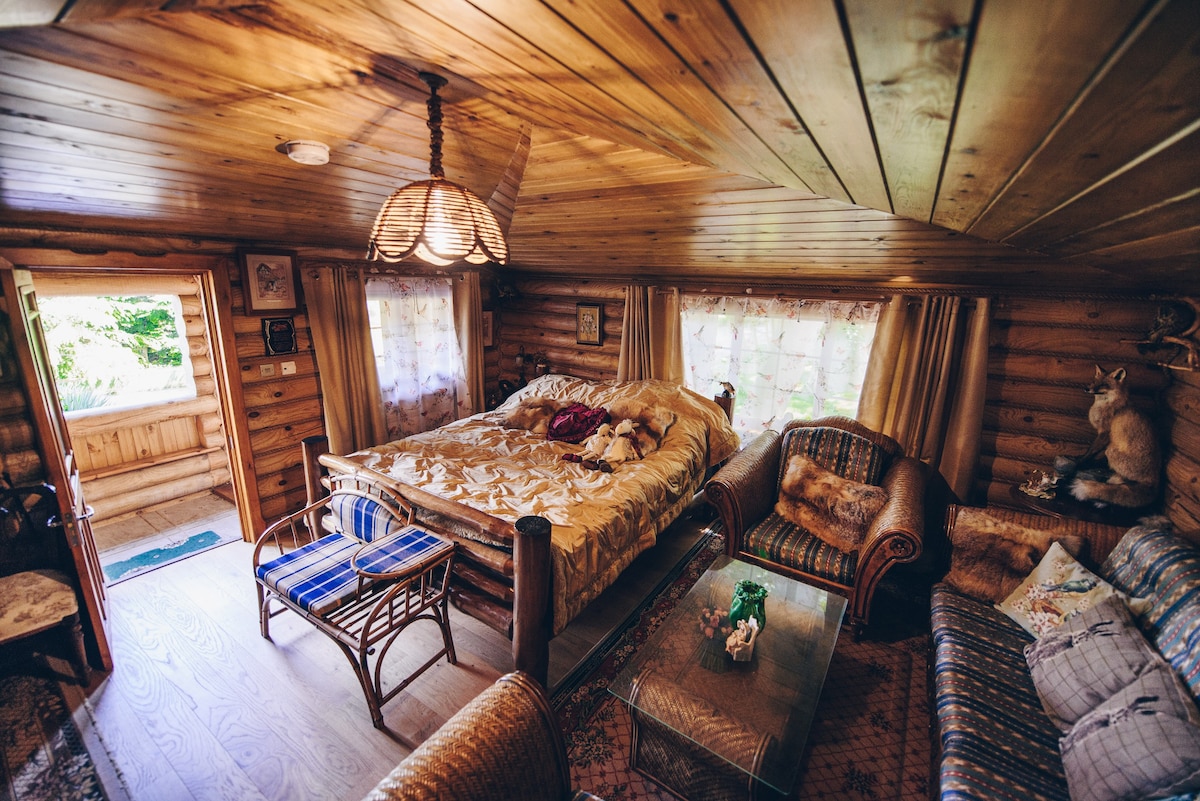 A romantic get - away cabin in Kings Langley