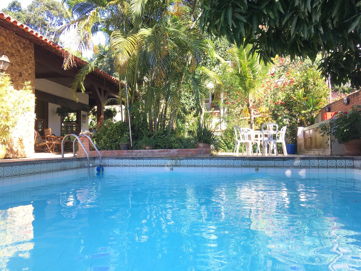 Casa Linda com piscina e suítes em Paquetá