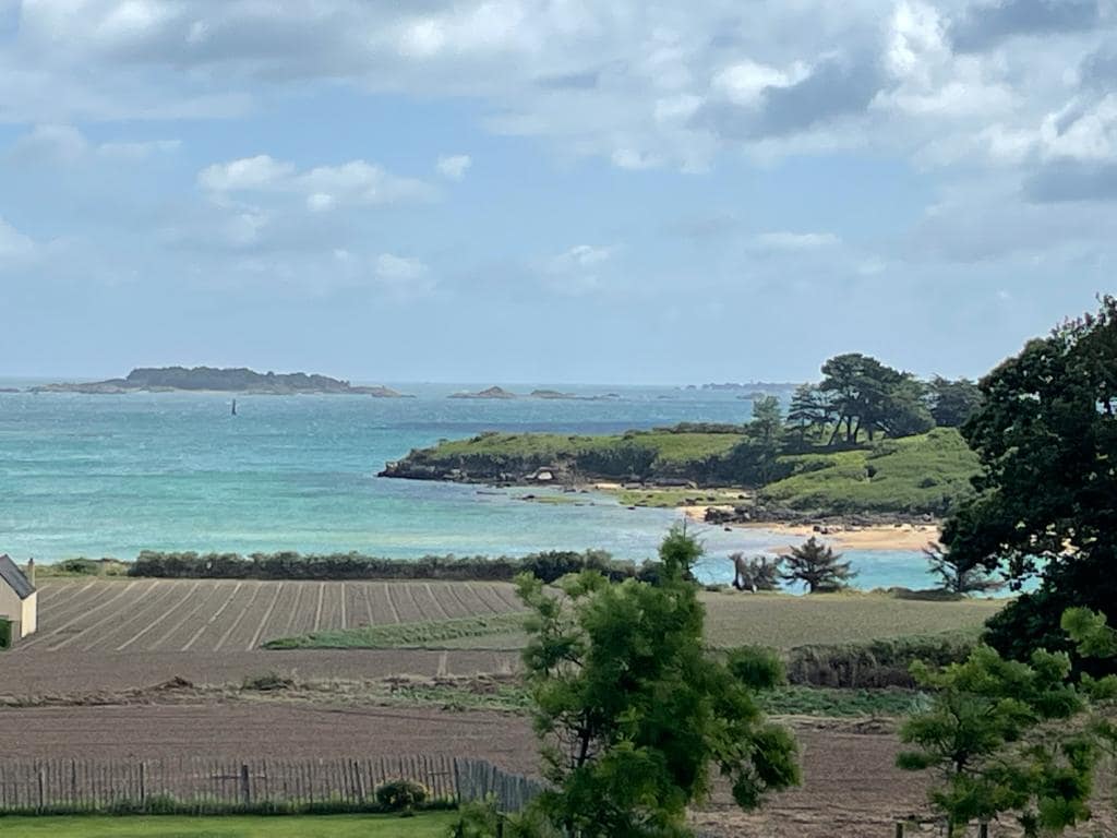 可欣赏布雷哈特群岛（ Bréhat archipelago ）的美景，距离海滩200米……