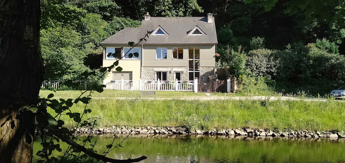 Lovely house by the Rance river, near Dinan port