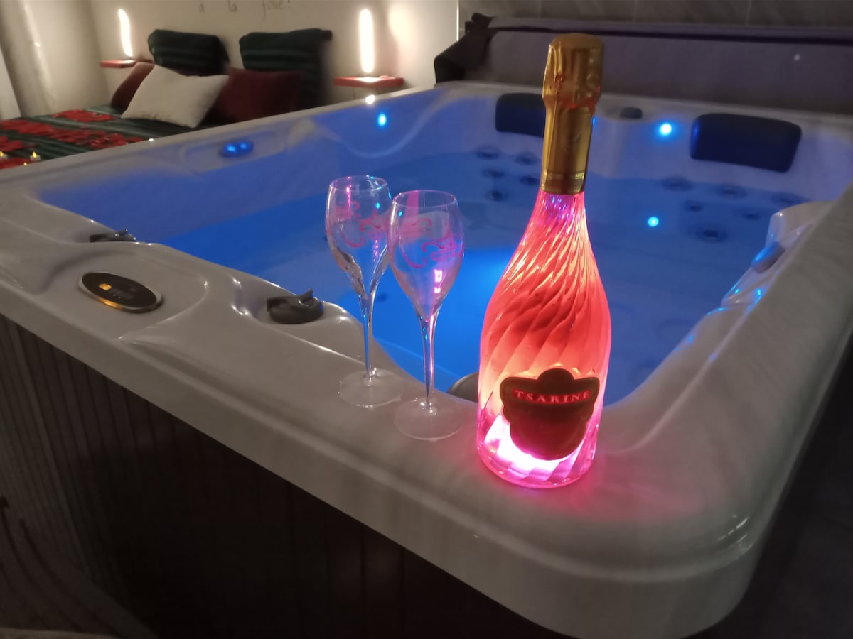 APPARTEMENT COSY  JACUZZI/SPA PRIVATIF LOVENIGHT