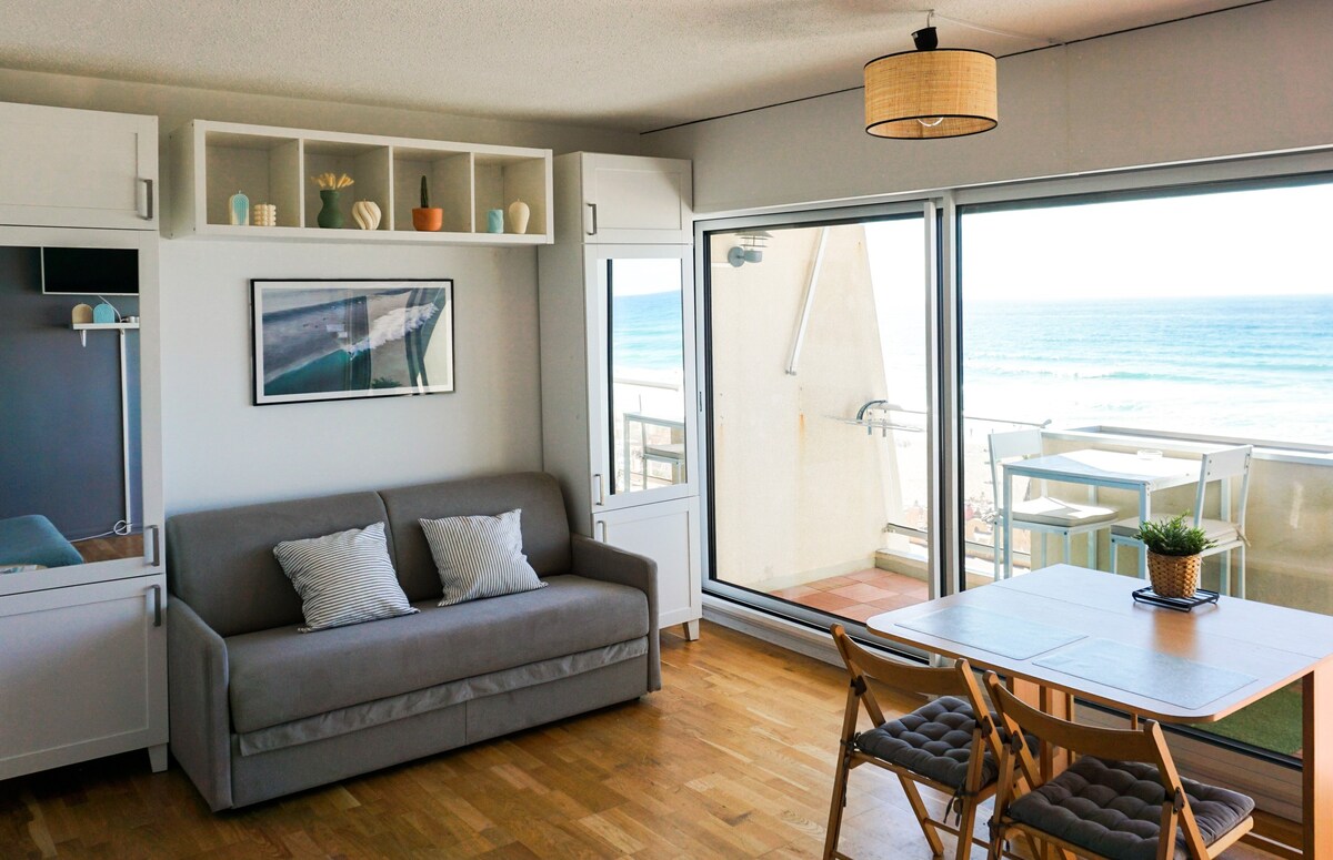 美丽的公寓，可观赏海景。