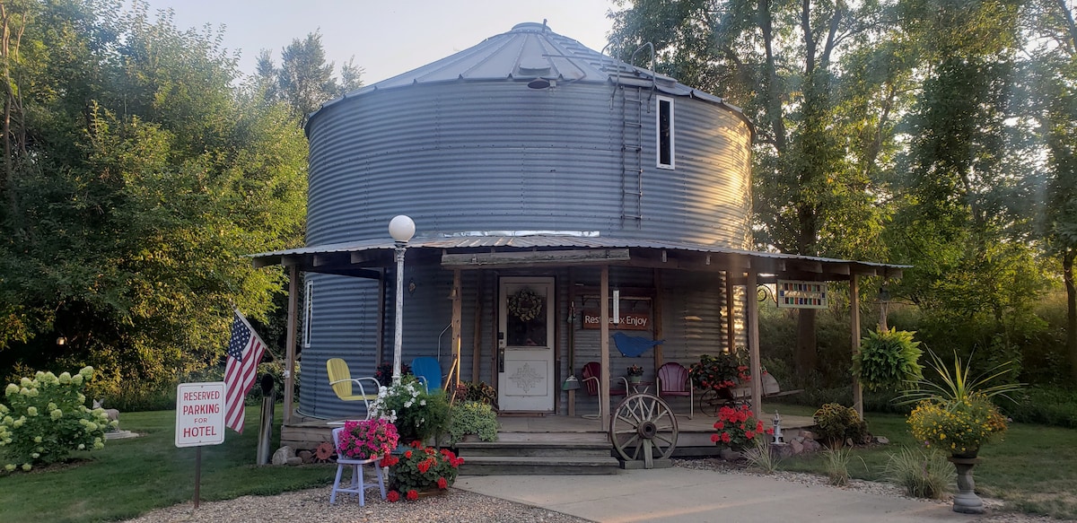 The Grain Bin Lodge and Retreat