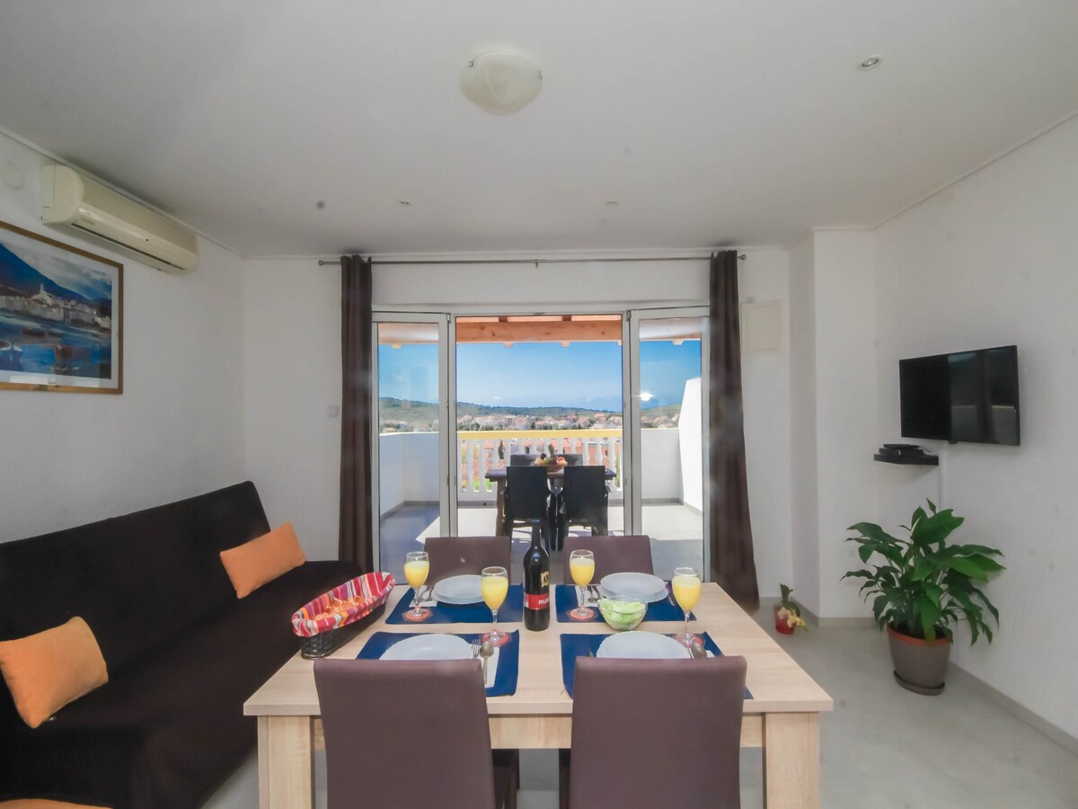 Apartments Horvat - Two Bedroom Apartment with Sea View (Zuti)