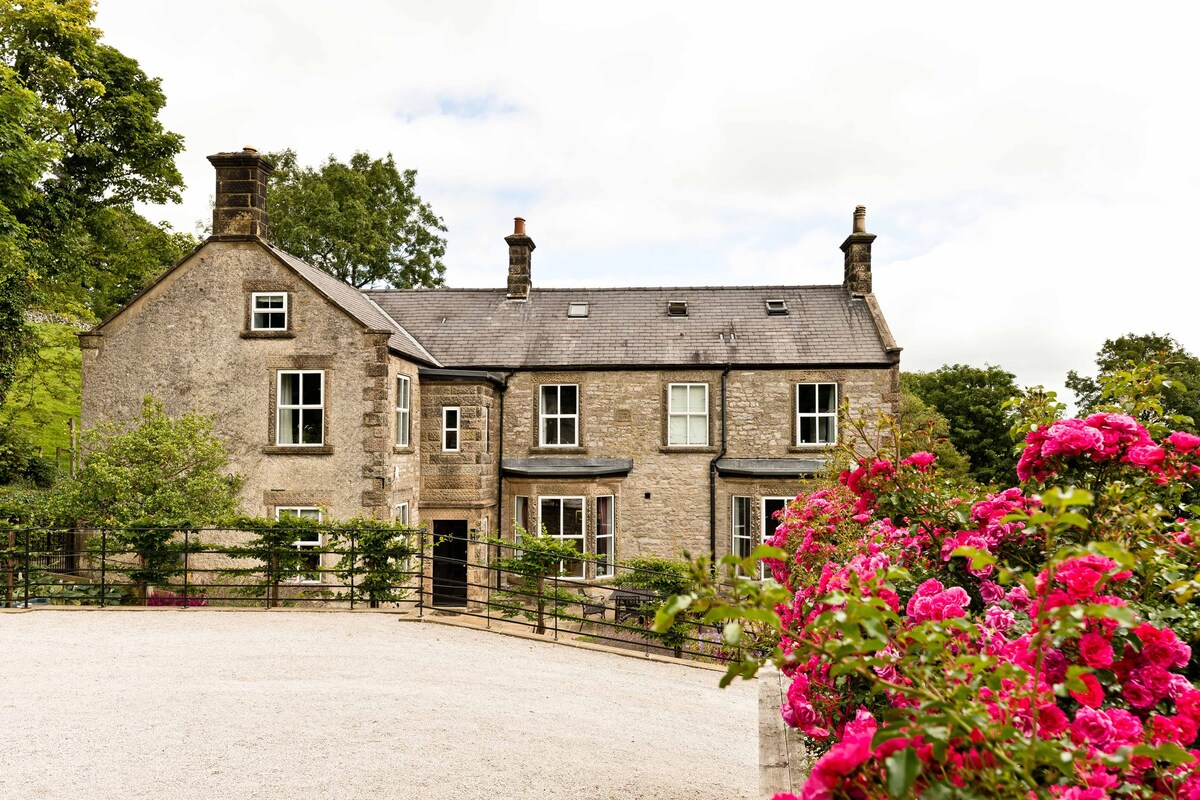 Sleeps 20 | Victorian Country House