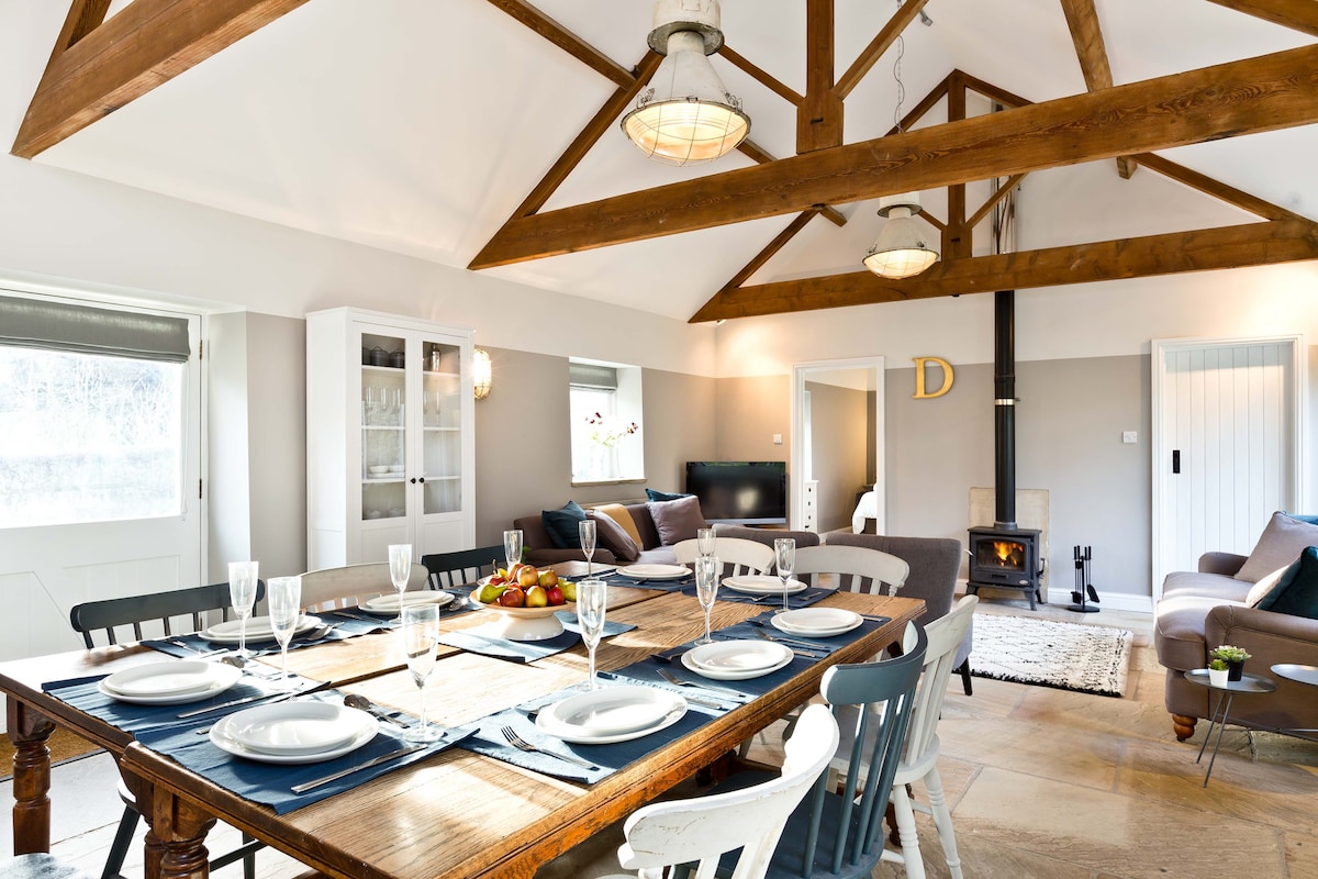 Sleeps 16 | Charming barn conversion nr Bakewell