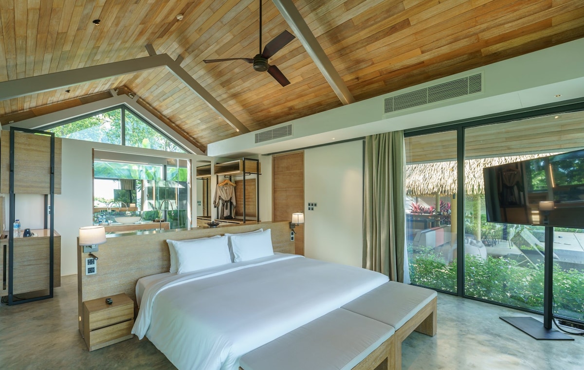 Island Escape Three-Bedroom Oceanview Pool Villa