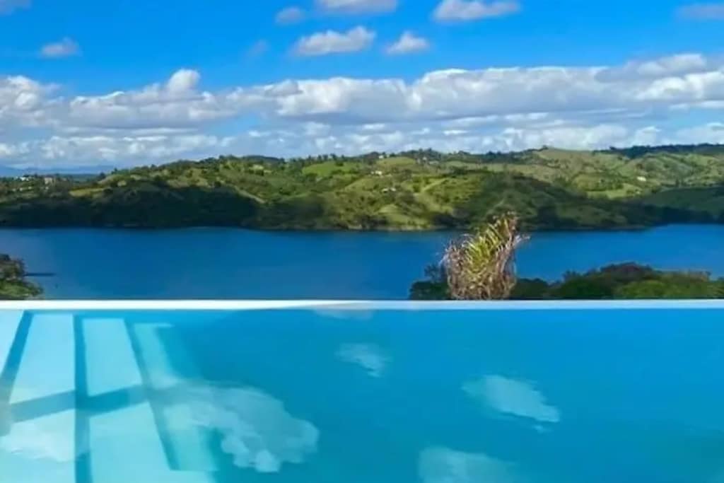 ✔️私人无边际泳池和百万美元的湖景
