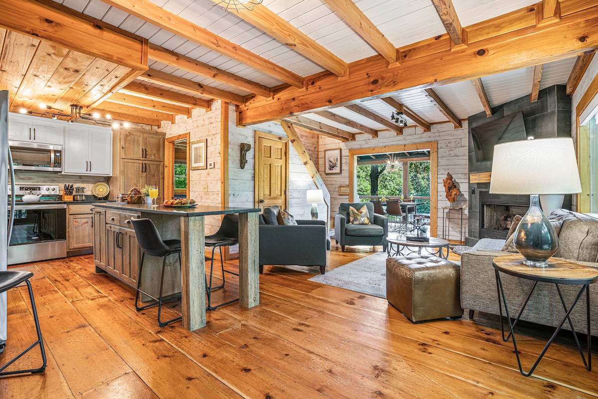 Blu Water Retreat, A Lakefront Cabin