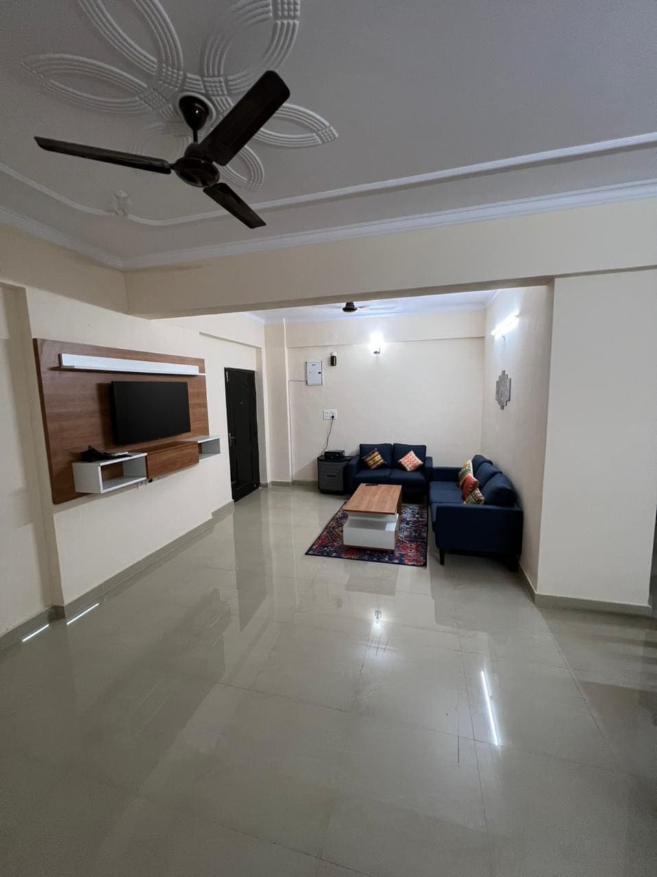 地铁Hazratganj/Vidhan Sabha附近的豪华2卧室公寓