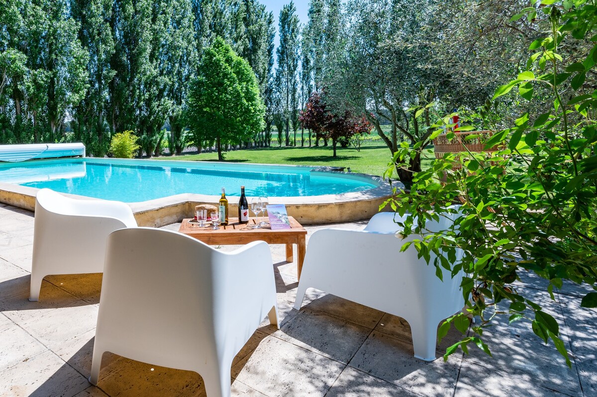 Le Mas de Massillan, private pool, and garden