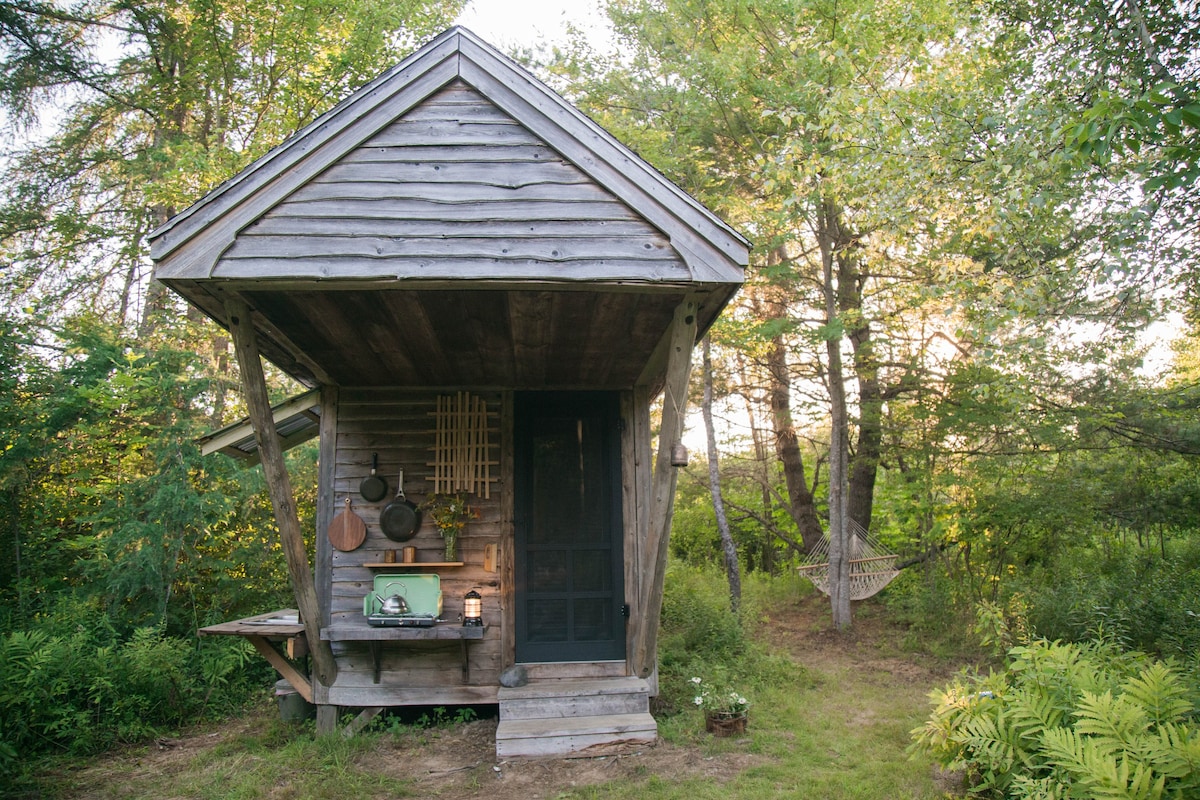 The Hermit 's Cabin •距离海洋和湖泊仅几分钟路程