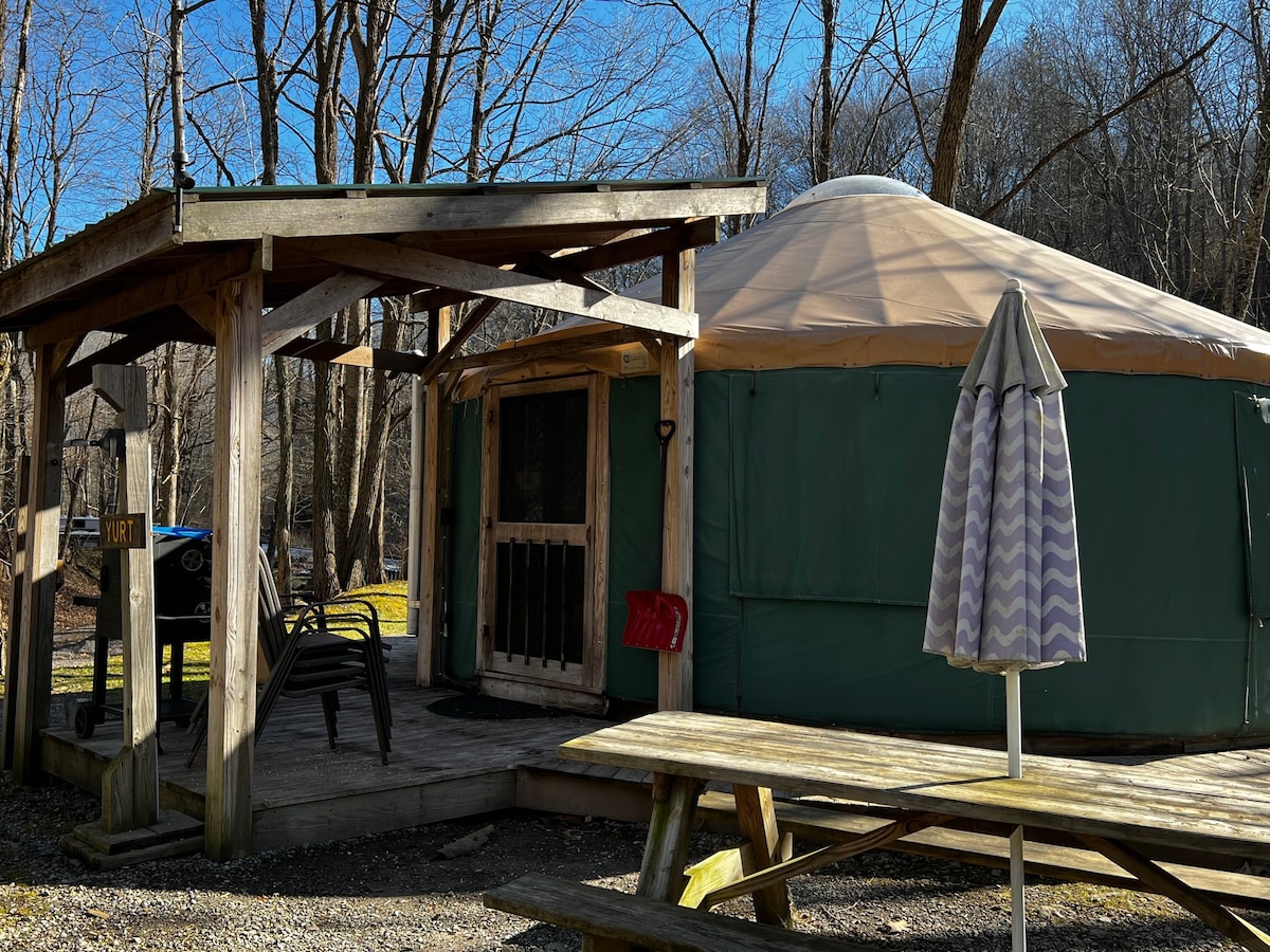 Riverfront Bliss:Yurt Retreat with Private Hot Tub