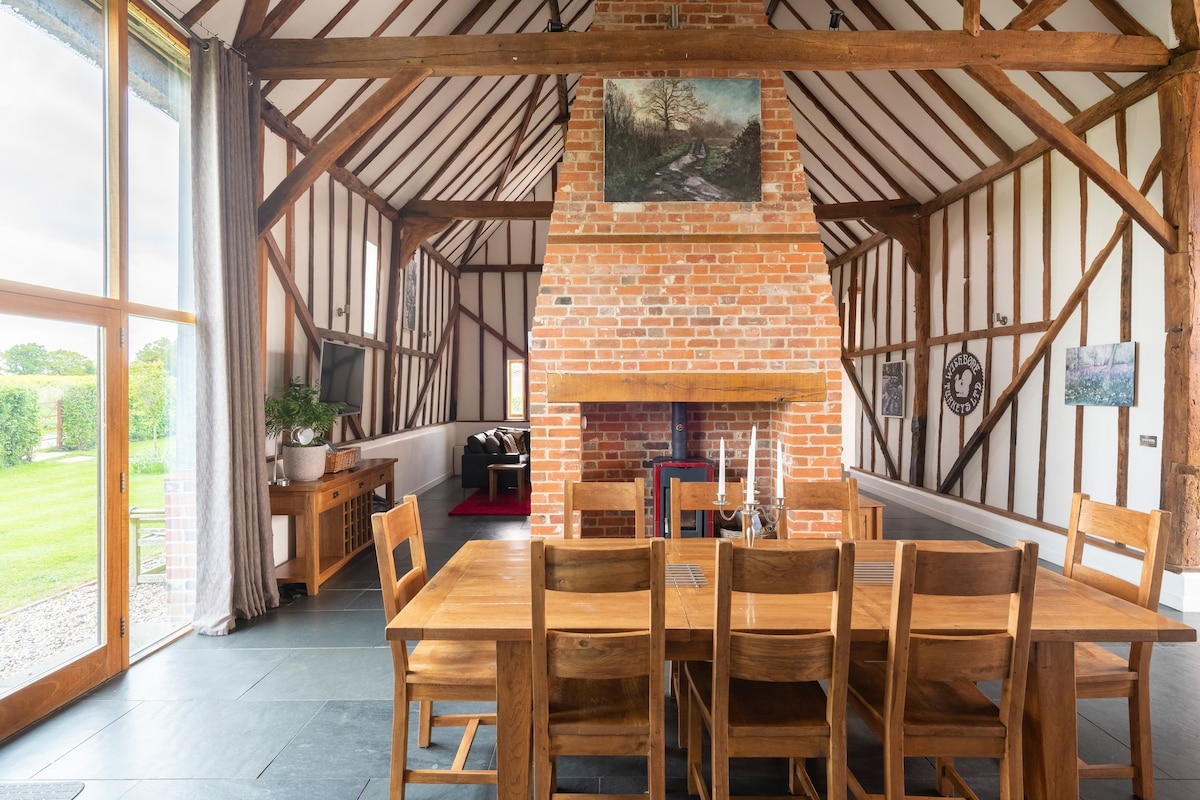 Liston Hall Barn - Beautiful Converted Barn