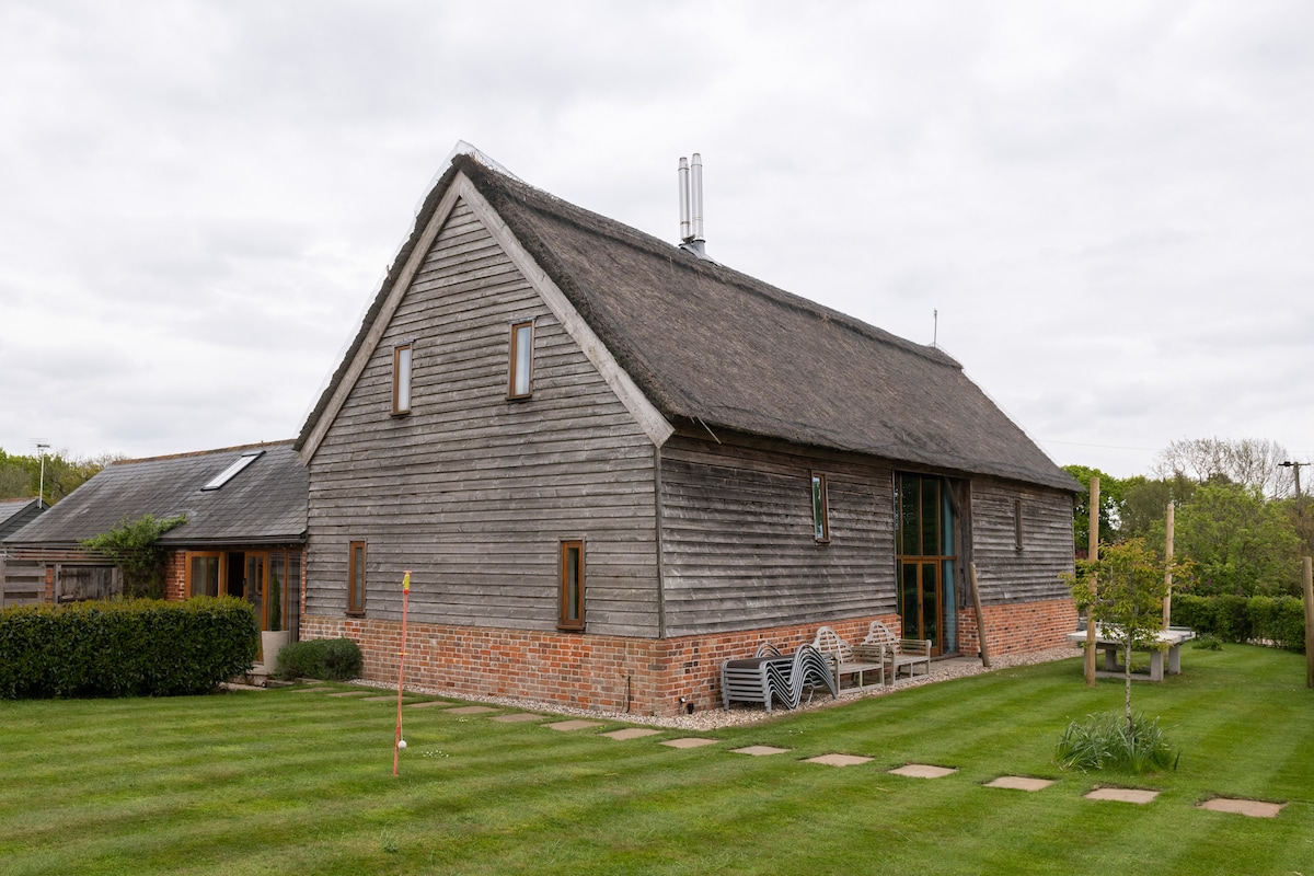 Liston Hall Barn - Beautiful Converted Barn