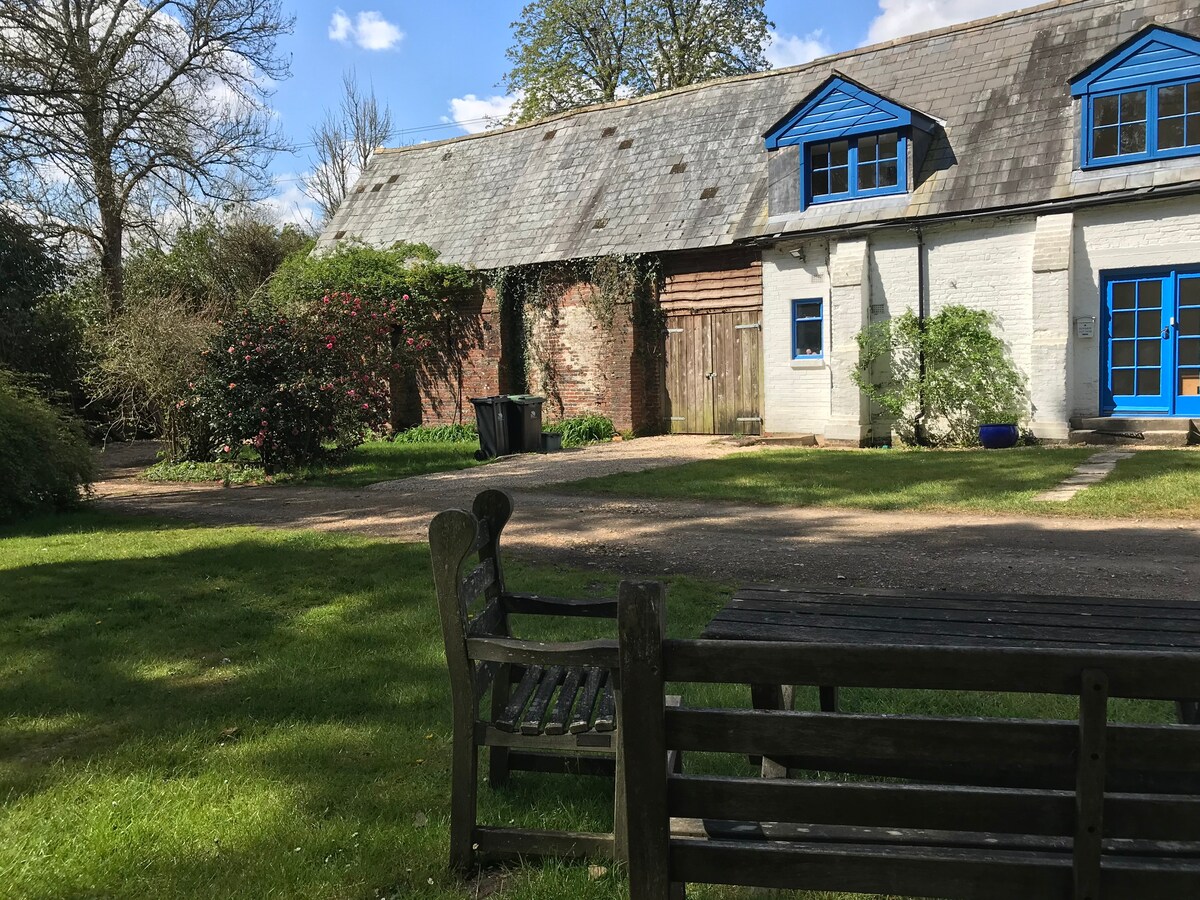 Dormer乡村小屋，林地乡村小屋