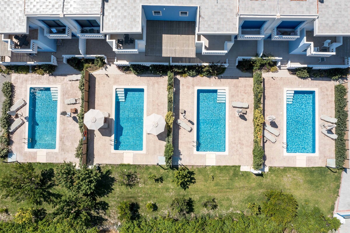 Villa Margarita next to the sea with private pool