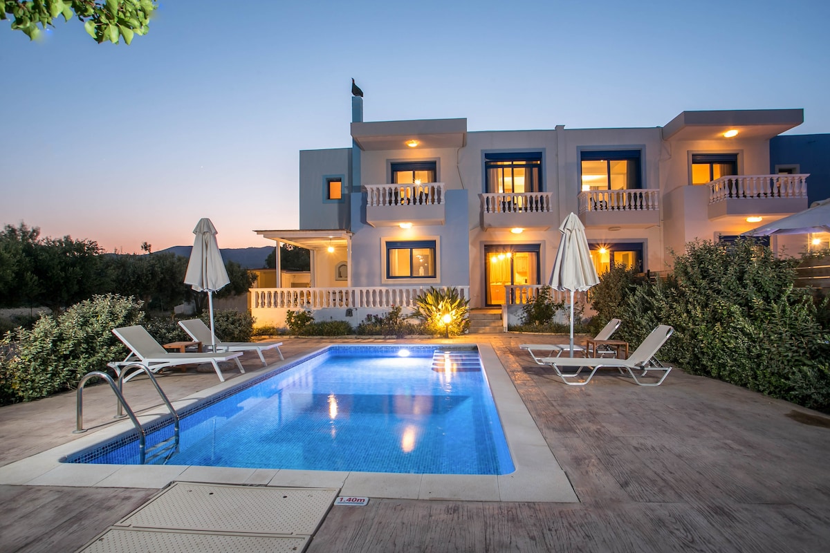 Villa Margarita next to the sea with private pool