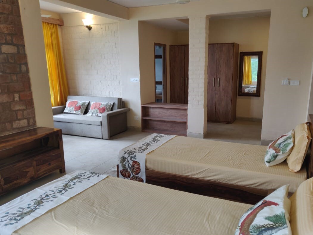 Azalea Resort: Family Suite with Bkfst/Dner, Tehri