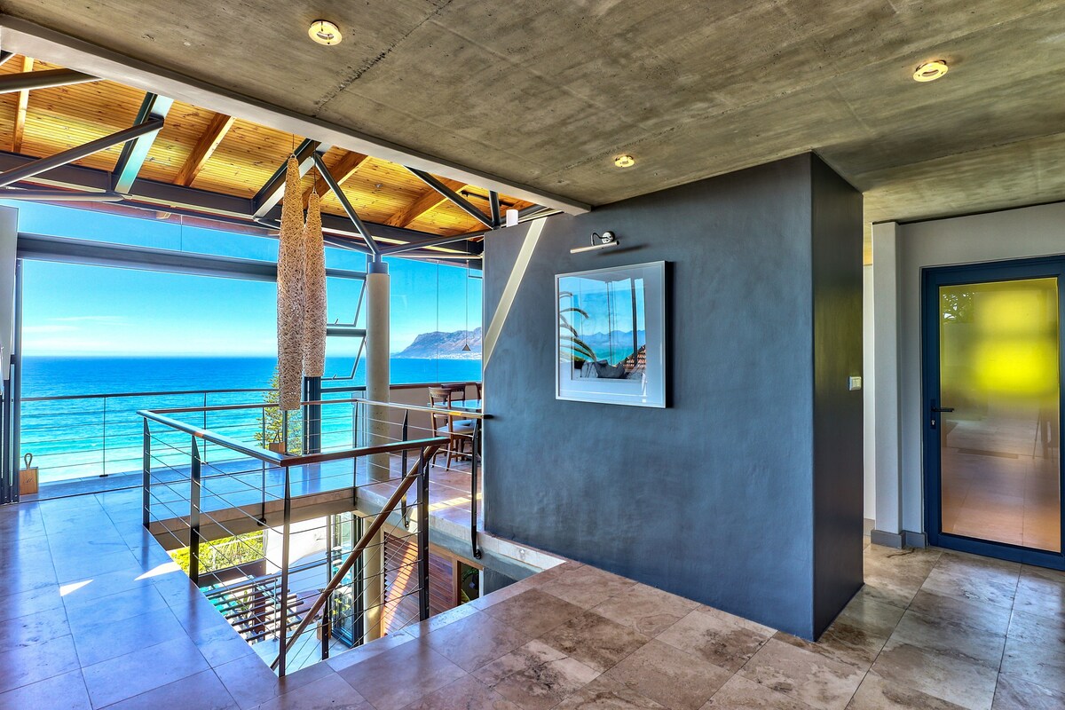 Contemporary beach villa with exceptional views