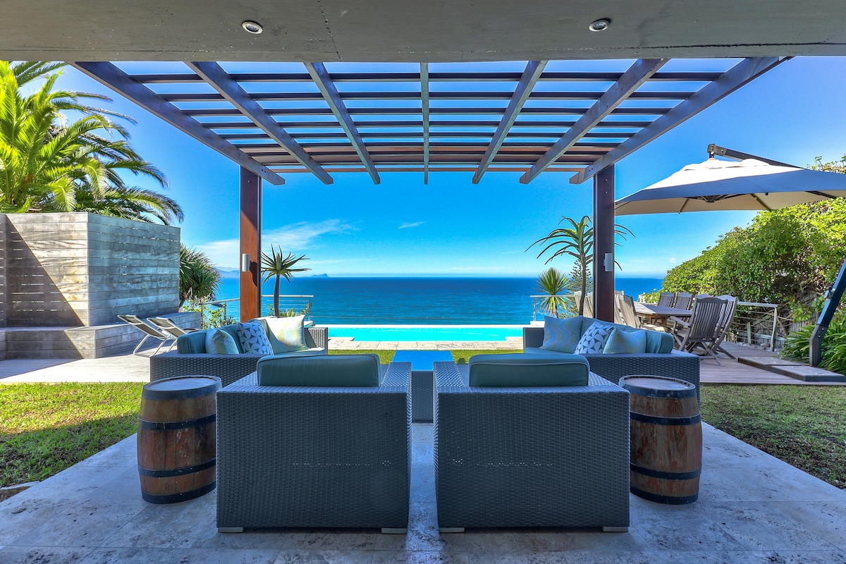 Contemporary beach villa with exceptional views