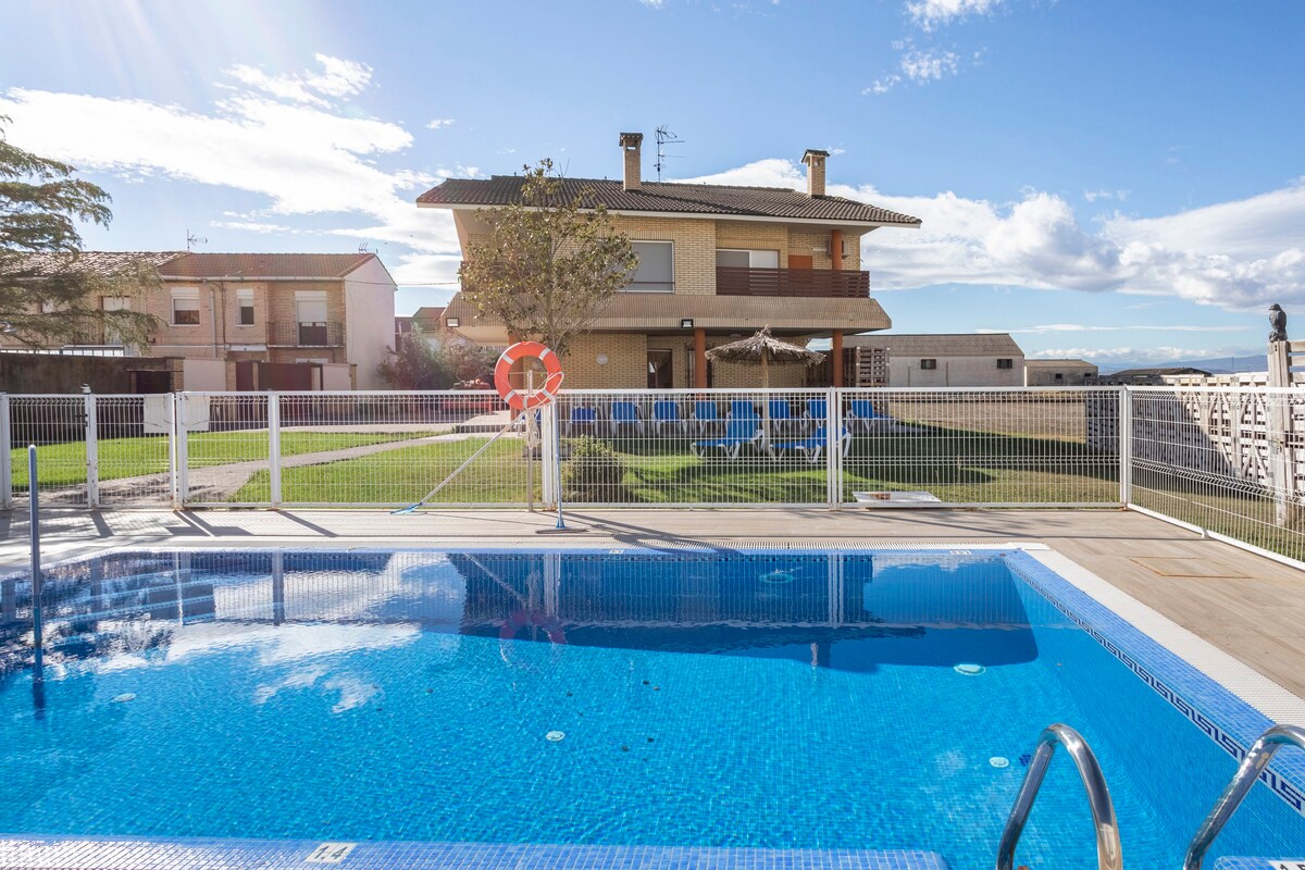 Villa Oasis de Bardenas Reales ，私人泳池