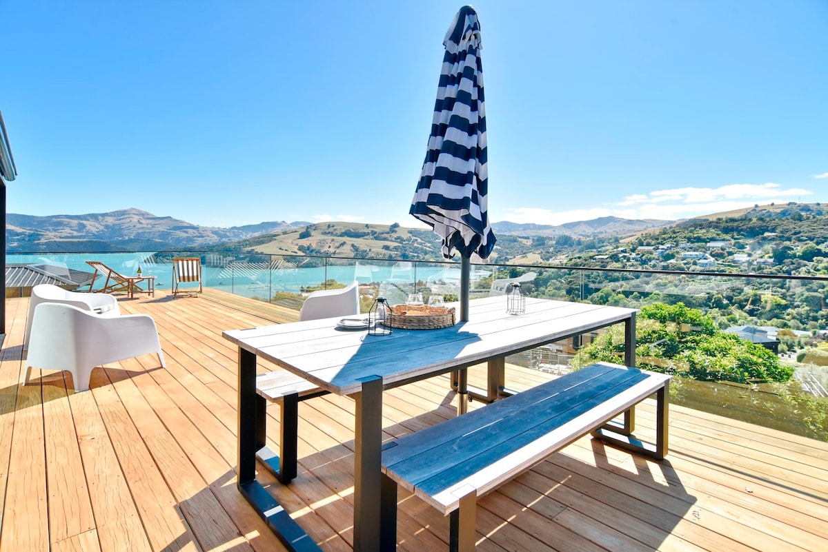 Akaroa Harbour View -chill out kiwi bach