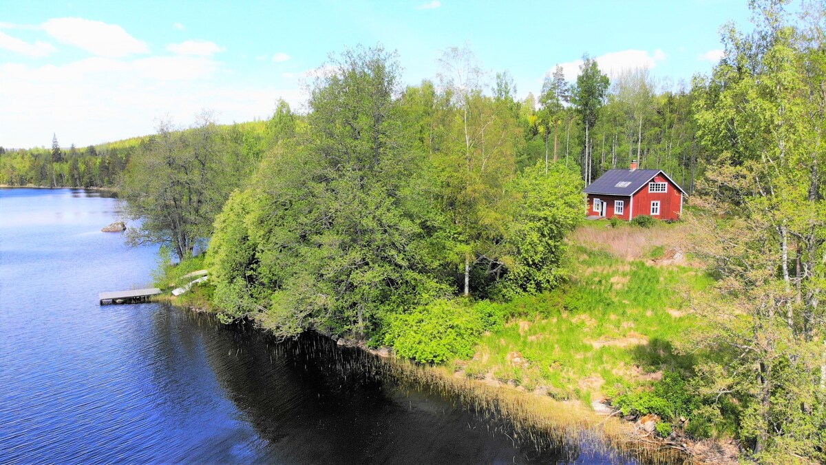 Great lakeside house, sunny, no neighbors