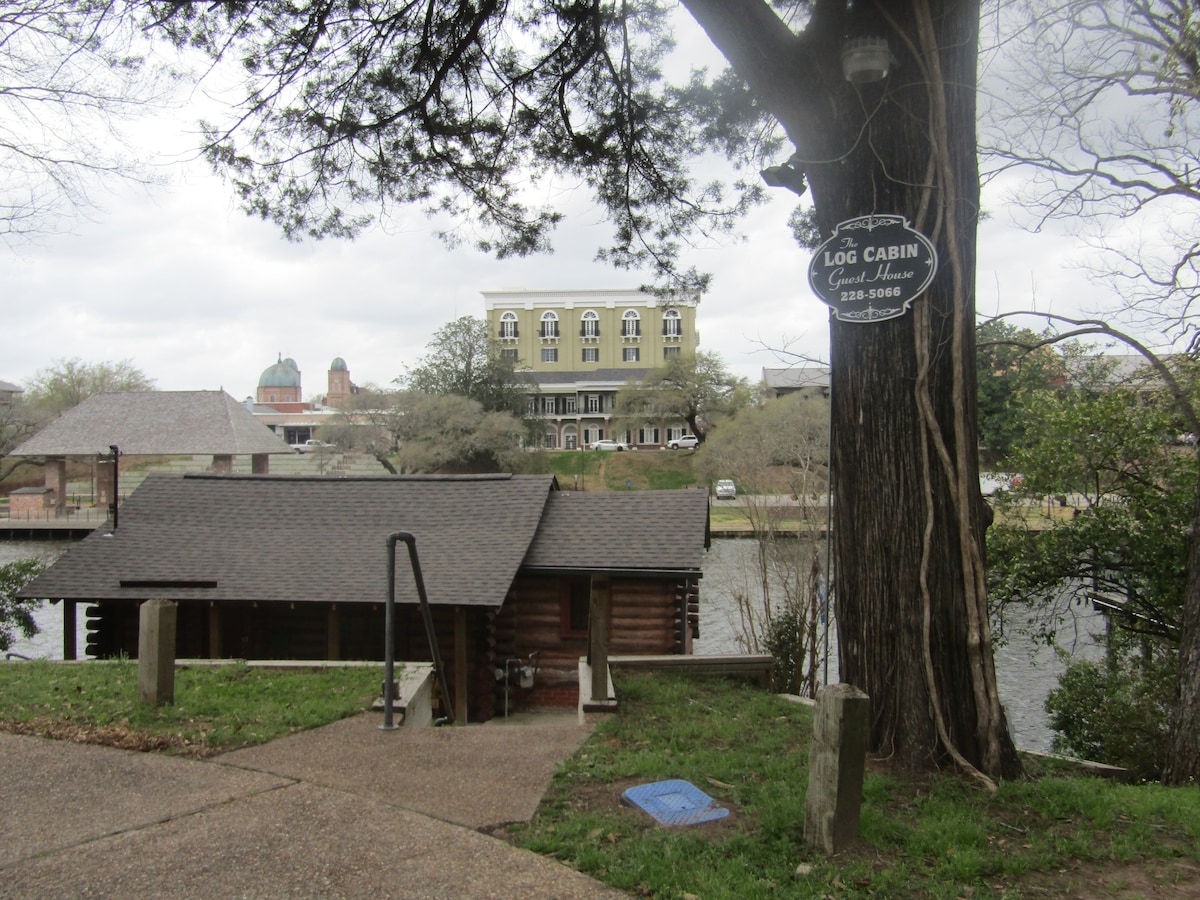 Natchitoches Log Cabin Guest House