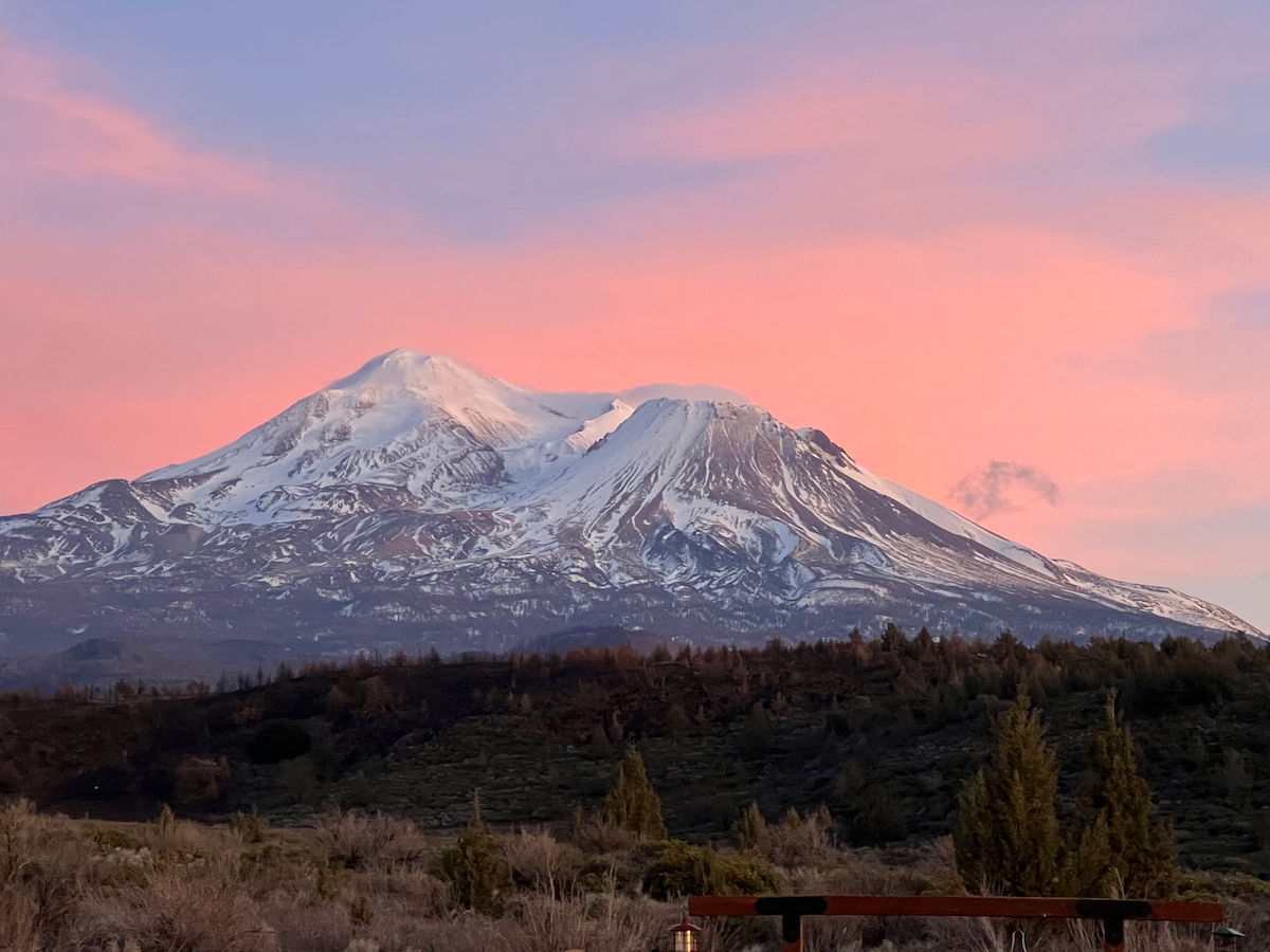 沙斯塔山景（ Mt Shasta ）美景高地沙漠之旅（ High Desert Retreat and Sanctuary