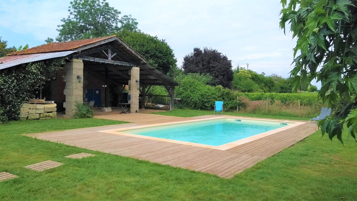 Maison avec piscine et grand jardin